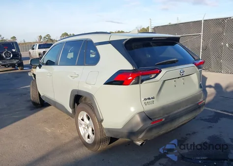 2021 Toyota Rav4 Xle z USA, uszkodzony, nr VIN 2T3W1RFV5MW129433